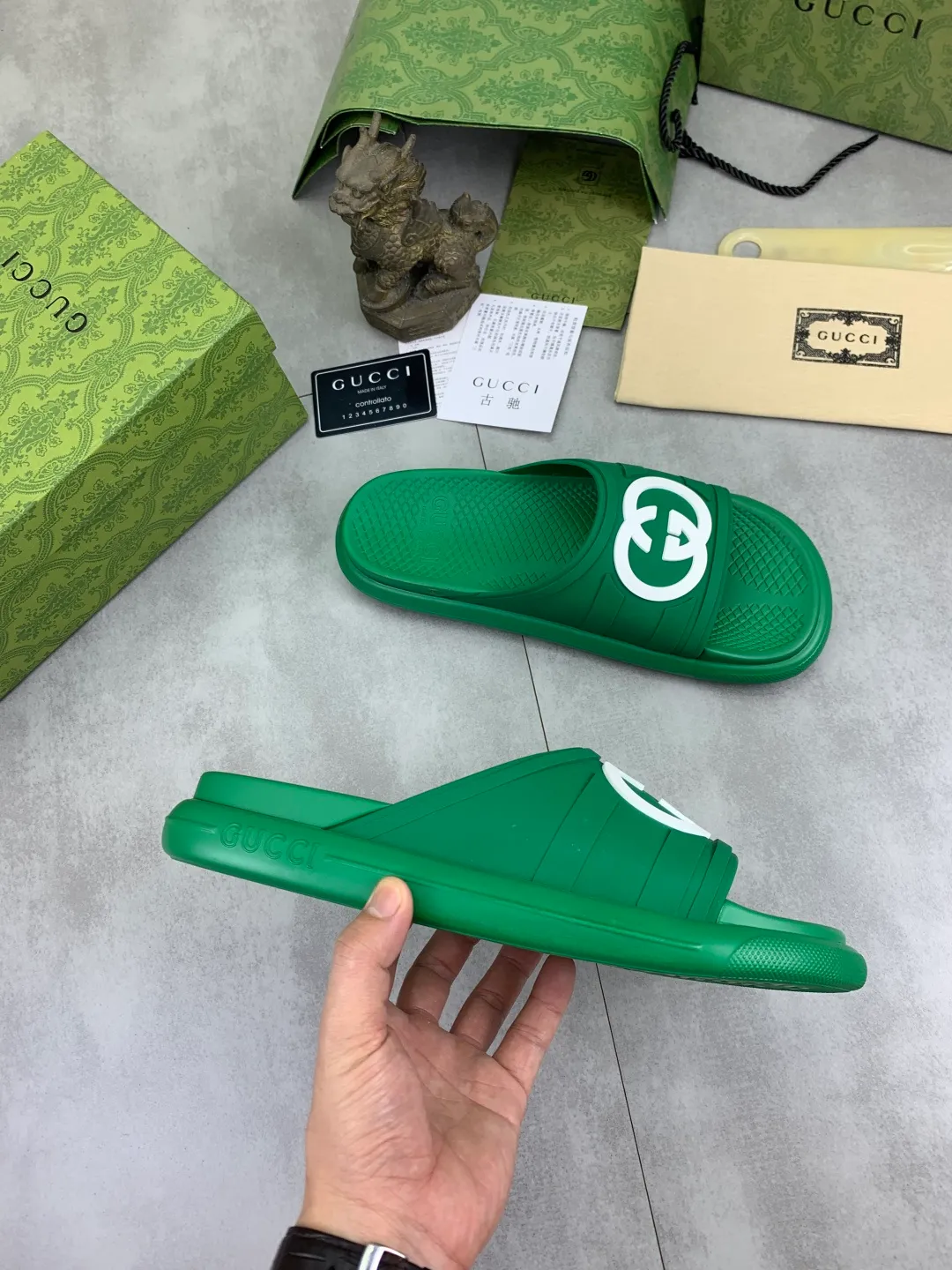Men's Men's Shoes 💰P300💰[New Style] High Version 🎁🎁🎁 GUCCI New Year of the Snake casual slippers, original official website, perfect workmanship, transmitting a kind of noble luxury, sublimating its definition of luxury in Gucci's high-end extraordinary craftsmanship. Original Gucci double G combination outsole, code number: 35-46, complete package